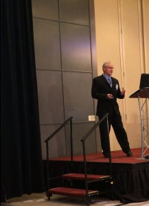 Dr Wright explaining venous and lymphatic interactions at FDRS conference (1)